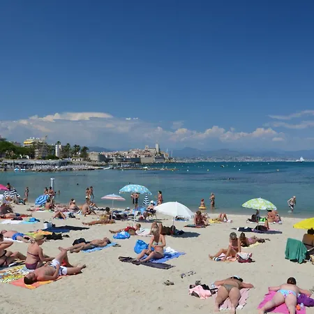 Deux Pieces Climatise Calme Dans Le Vieil Antibes